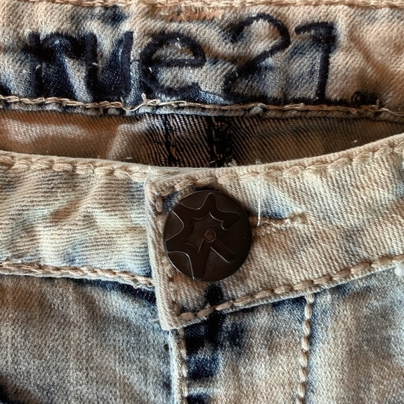 New Rue21 womens light wash distressed jeans juniors size 5/6 beachy coastal - Picture 7 of 15
